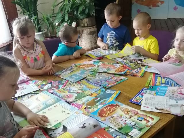Журнальный фестиваль «С интересом и вниманием познаем мы мир журнальный»