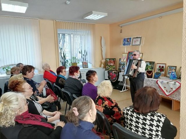 Праздничная программа “Все начинается с любви”