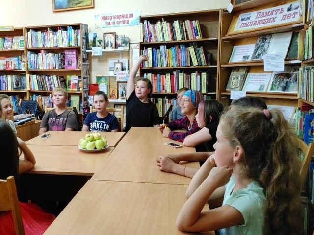 Познавательный час «Яблочный Спас»
