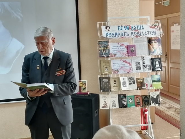 Литературно-музыкальная композиция «Очей очарованье — осень в стихах и песнях»