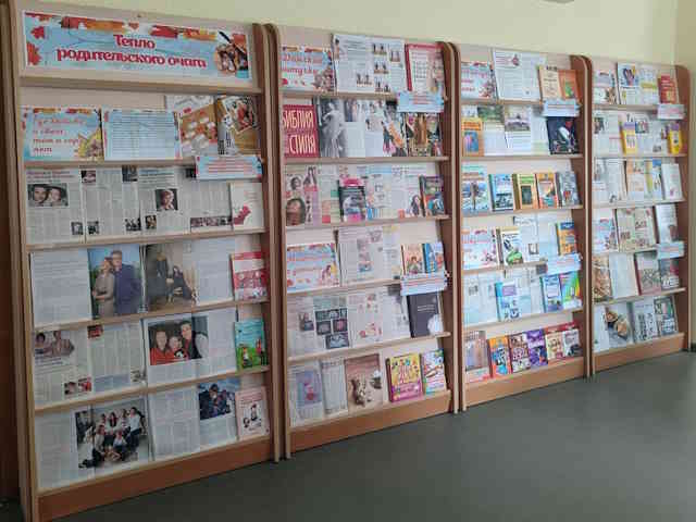 Выставка-просмотр «Тепло родительского очага»